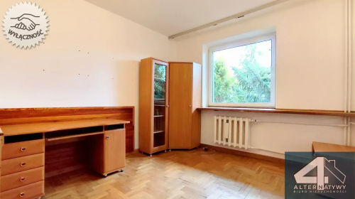 Duży dom z garażem bardzo blisko lasu, parku.