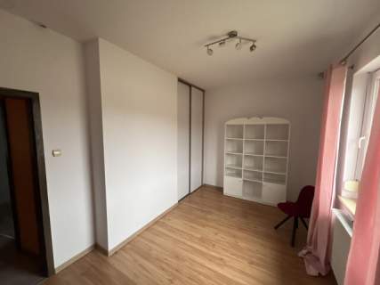 ELEGANCJA I FUNKCJONALNOŚĆ - DOM Z PRYWATNYM SPA I PIĘKNYM OGRODEM