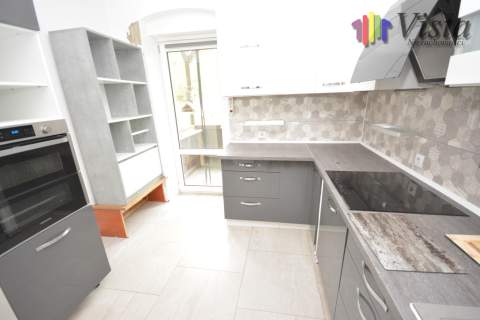3 pokojowe mieszkanie na 1 piętrze, balkon