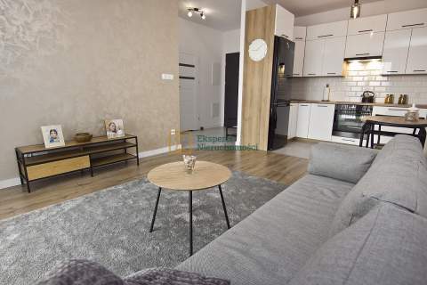 Umeblowane, 2 pokoje, miejsce parkingowe, balkon 