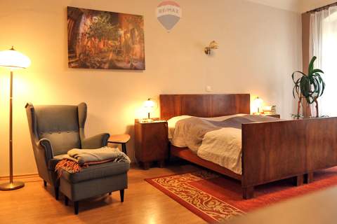 Kamienica inwestycyjna parking 8 aut - centrum