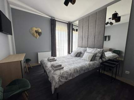 Apartament z dużym tarasem, wyposażony
