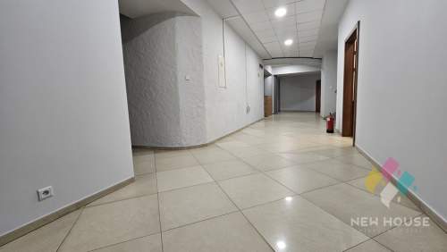 4 pomieszczenia biurowe 46m2 - parter, parking