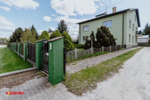 Dom z działką i budynkami gospodarczymi