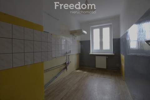 64 m2 możliwy podział na 2 mieszkania