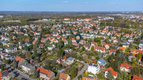 Przedwojenna willa z werandą na Karłowicach
