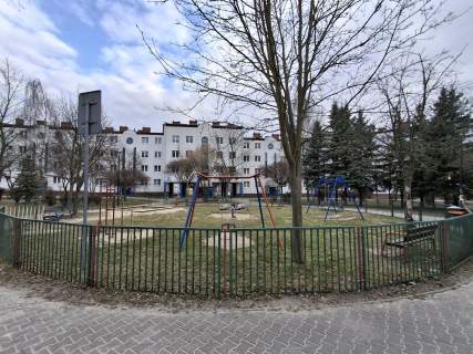 Przestronne, 2-pokojowe mieszkanie w niskim bloku- Felin