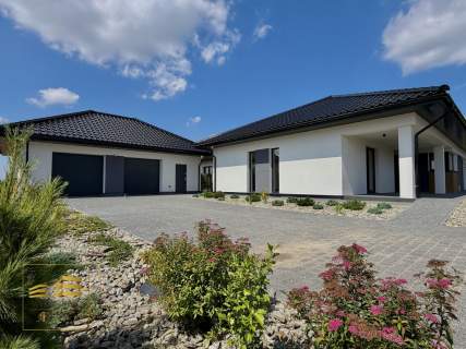 Nowy, parterowy dom przy lesie 5 pokoi 181 m2