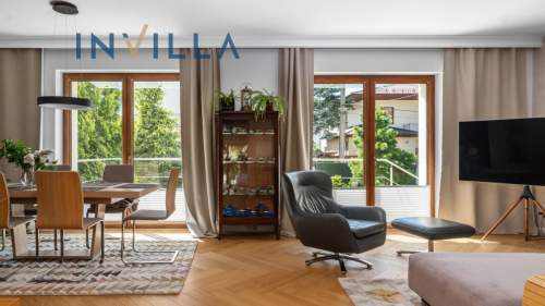 Dom o nowoczesnej architekturze z pięknym ogrodem