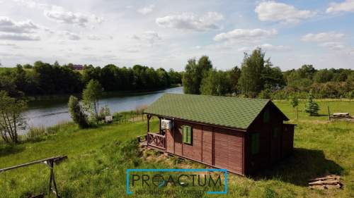 Piękna działka z linią brzegową i domkiem