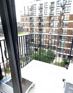 Osobne 2 pokoje, balkon, garaż