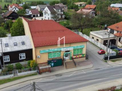 BUDYNEK HANDLOWO - USŁUGOWY W CENTRUM DĘBOWCA, POW. JASIELSKI