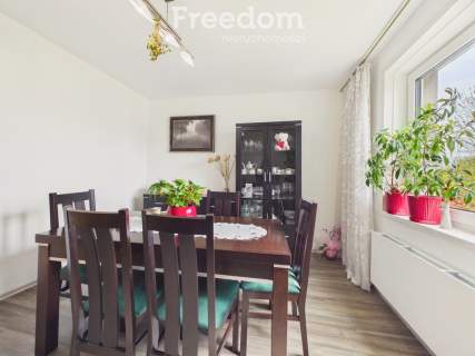 Przestronny dom z oranżerią i 2 garażami 8ar