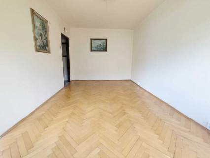 Mieszkanie trzypokojowe na 2 pietrze