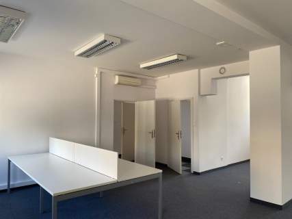 parter biurowca 146 m2 Grunwald parking