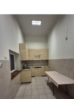Magazyn ogrzewany na parterze 1185 m2 Senatorska 70 w Łodzi