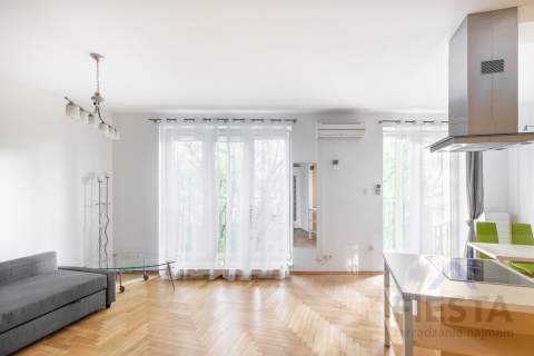 Duża kawalerka/ Balkon/ Parking/ Klimatyzacja