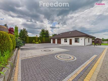 Dom z boiskiem i altaną-Mazowszany-Kowala