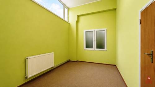 Magazyn z windą towarową 490 m2
