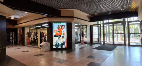 Lokal z zewnętrznym wyjściem z galerii w centrum