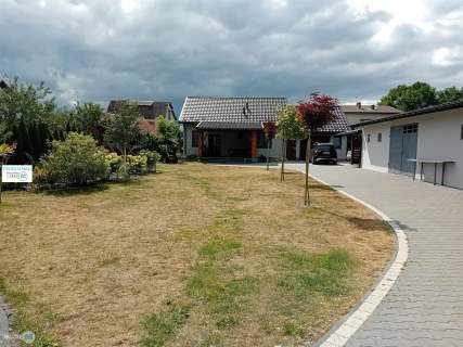Atrakcyjny, parterowy dom z dużą działką 