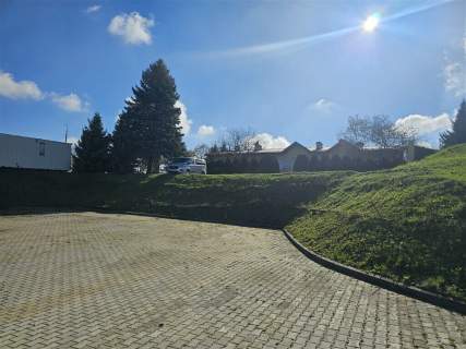 Atrakcyjna nieruchomość - kompleks budynków
