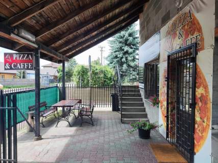 Budynek handlowo-gastronomiczny w centrum Pilawy