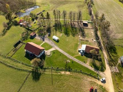POSIADŁOŚĆ Z DOSTĘPEM I WIDOKIEM NA JEZIORO