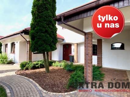 DOM Z PIĘKNYM OGRODEM W KAMERALNEJ OKOLICY