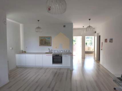 Apartamentowiec z 2013/63m2/3 pok/1 piętro/balkon