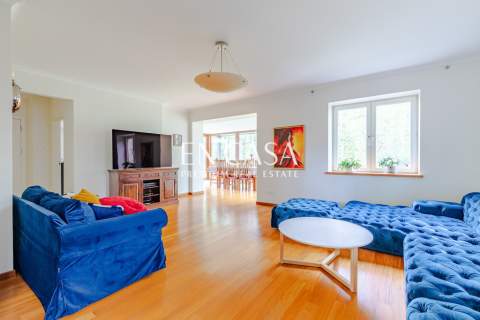 Willa 450 m2 na dużej działce blisko 4500 m2