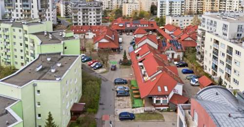 Lokal z witryną w ciągu handlowym z parkingiem