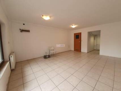Parter bliźniaka przy Zwoleńskiej- 50m2 z witrynami