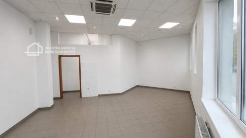 Lokal z witryną na parterze głównej ulicy-Rumia