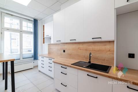 Śródmieście, lokal na parterze, 200 m2, witryna