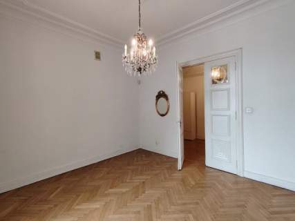 Na sprzedaż mieszkanie o pow. 198 m2 w secesyjnej kamienicy z...