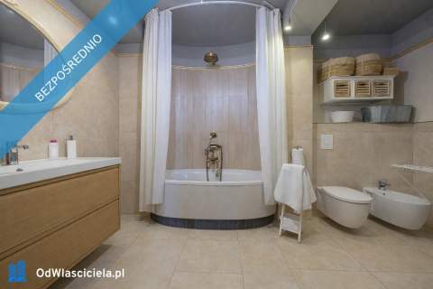 Apartament na ostatnim piętrze z widokiem na światło, ciszę i...