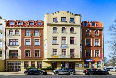 Śródmieście, lokal na parterze, 200 m2, witryna