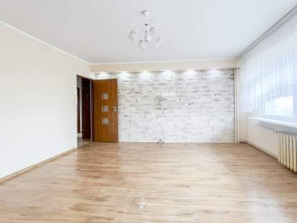 2-pokojowe mieszkanie z dużym balkonem.