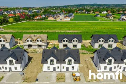 4 POKOJE OGRÓD 2 MIEJSCA POSTOJOWA PODŁOGÓWKA