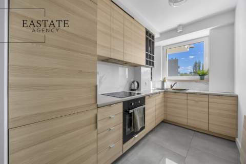 3 pokoje Oddzielna kuchnia Balkon Metro
