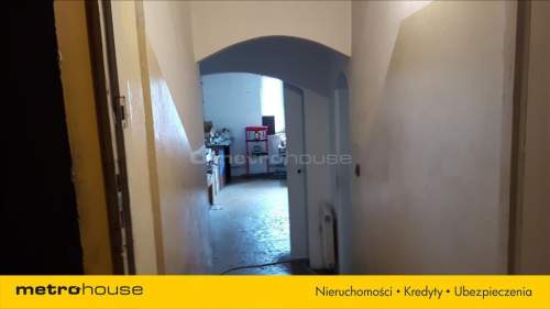 Obiekt wielofunkcyjny 1050 m2,działka 800 m2 Ursus
