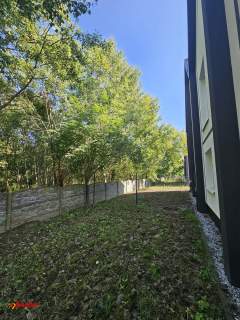z ogrodem i prywatnym lasem