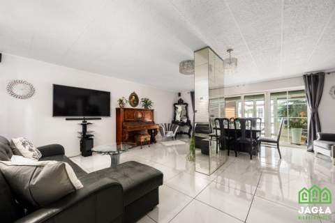 150 m2 Dom z Ogrodem Zimowym i 70 m2 Budynek Gosp.