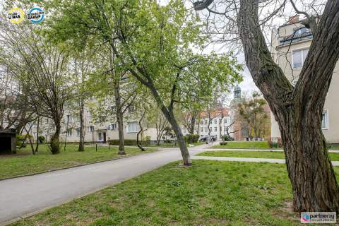 2 pok z balkonem.