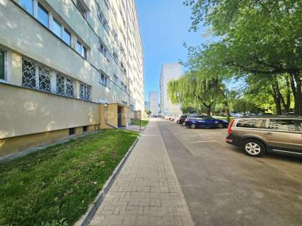Na sprzedaż 2 pokojowe mieszkanie na parterze