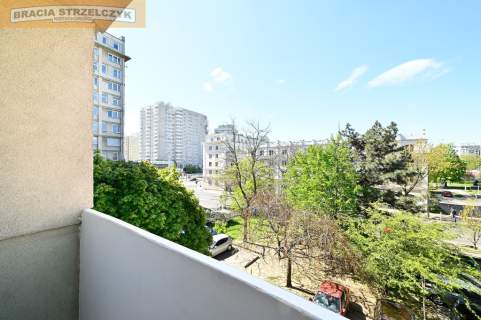 Polecam Metro Przytulne, po remoncie. Balkon.