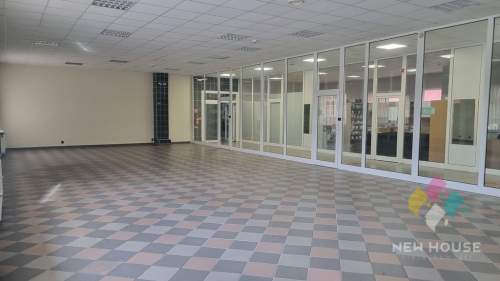 Lokal 500-800 m2, 1 piętro, parking
