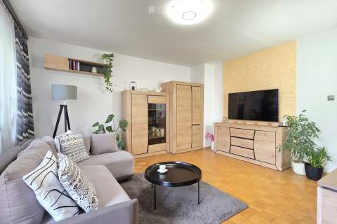 Starobojarska 72 m2, 4 pokoje, 1 piętro, parking