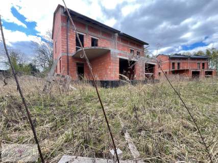 Nowe bliźniaki z garażem i poddaszem st. surowy